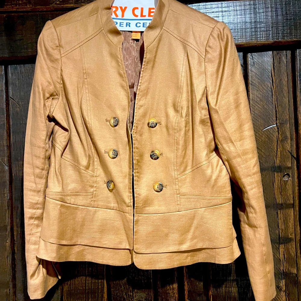 Women’s blazer, never worn and adorable fit